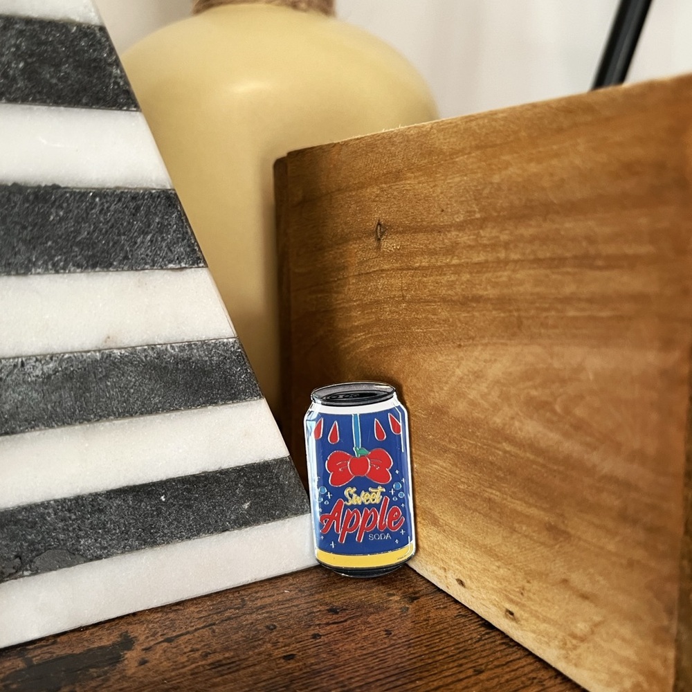 Snow White Sweet Apple Soda Blind Box Pin.